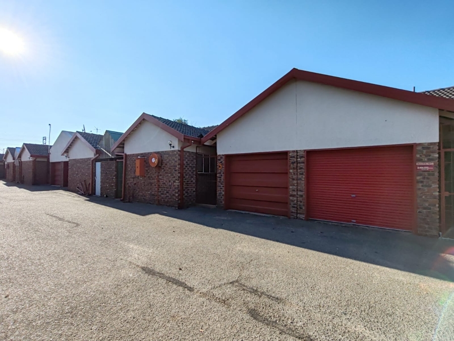 2 Bedroom Property for Sale in Kannoniers Park North West